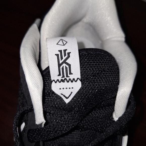Nike Kyrie Low 5 TB Promo Black/ White-White in multiple sizes. NWB main image 8